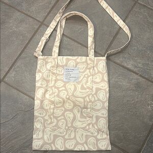 💥2/$10 
Cream Patterned Tote Bag adjustable shoulder strap